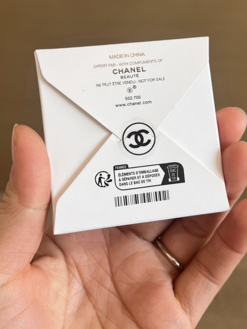 Chanel Beaute Gold Phone Ring Holder - Picture 4 of 7